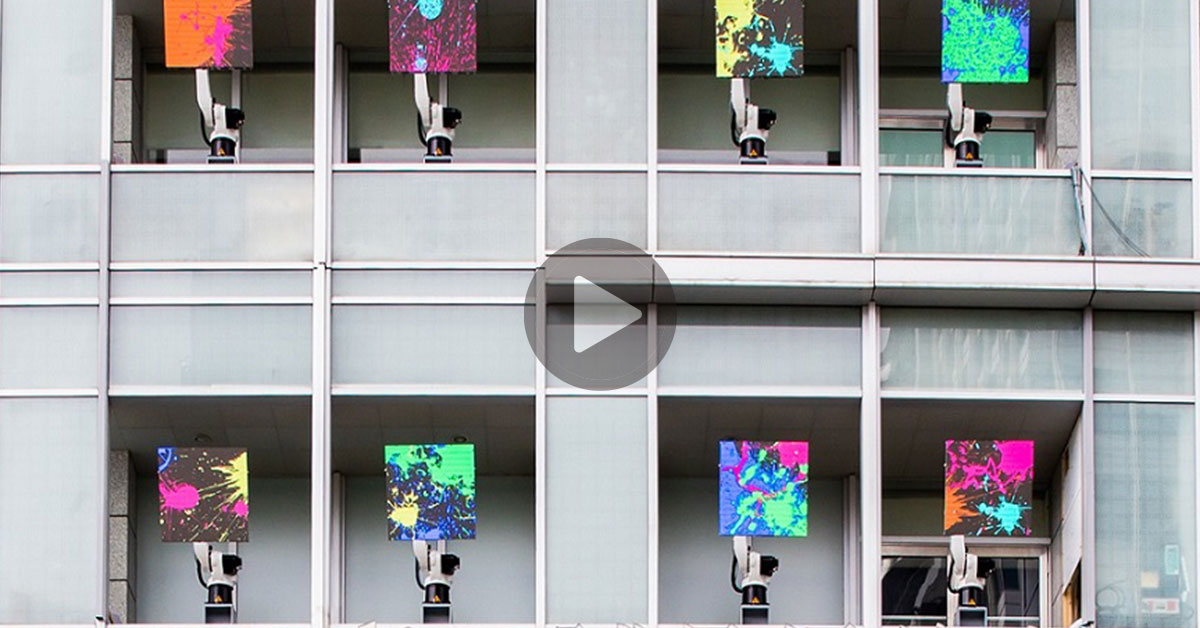 信義區外牆出現機械手臂，原來是誠品30年了