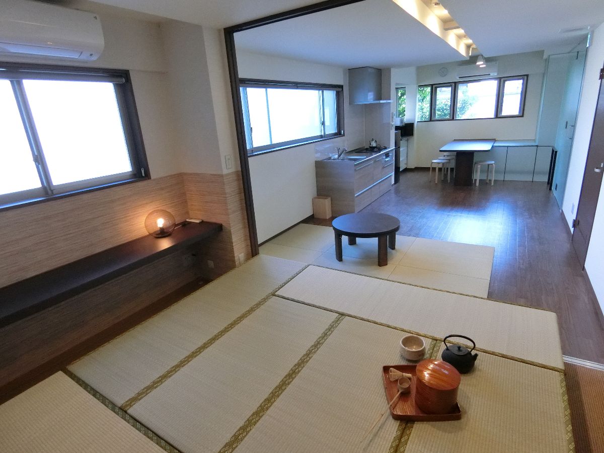 日本東京都內也能體驗「宿坊」文化，除了無人話服務外，還會說中文呢