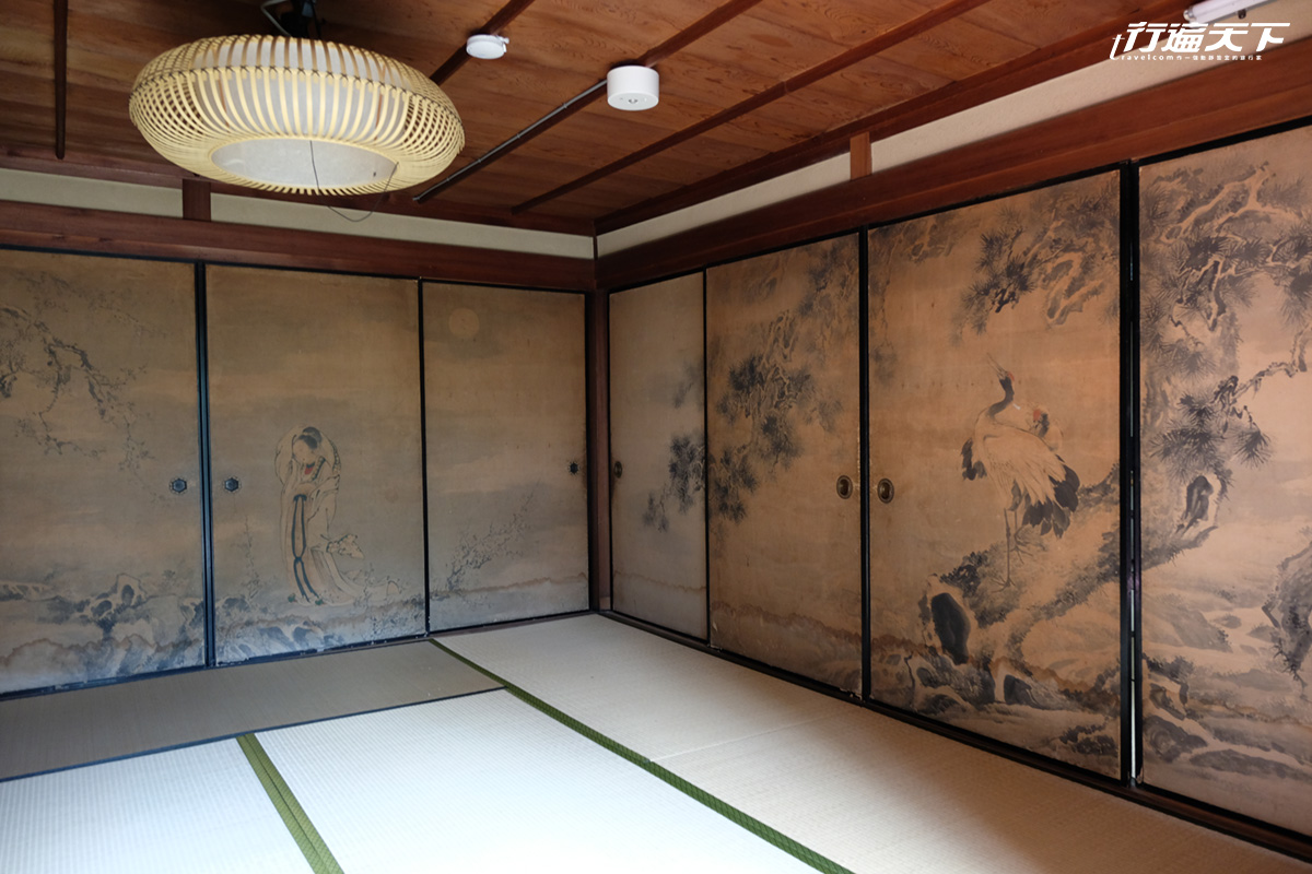 ▲Nishilma25屋內精美的襖為飯塚竹1847年的作品。