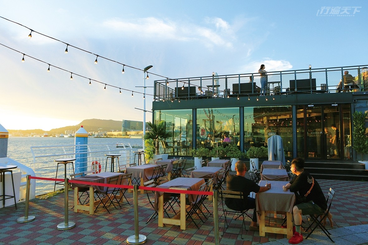 ▲貨櫃屋打造的鯊加碼頭很有異國海濱度假氛圍。