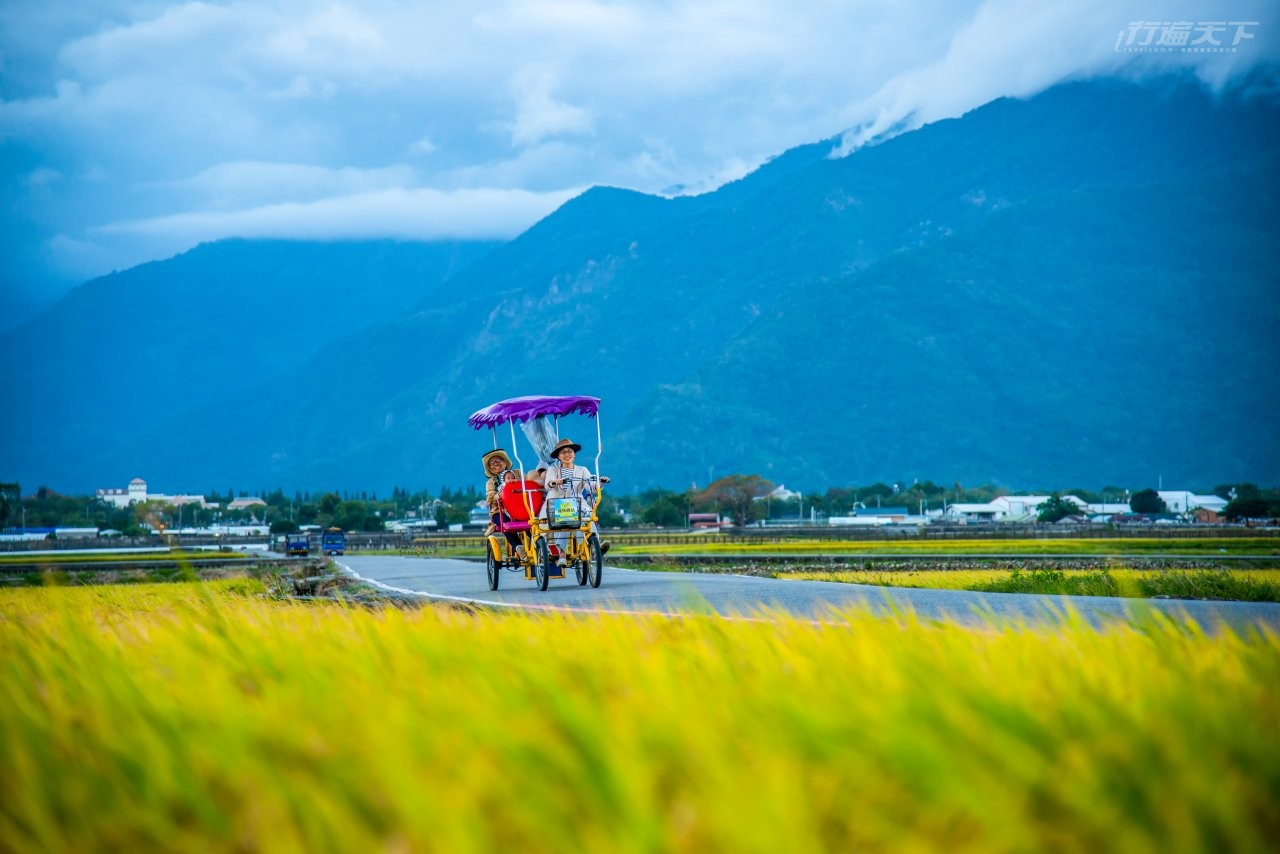 ▲帶著媽媽與小朋友,最適合租台全家同行的電動腳踏車,毫不費力最舒心。