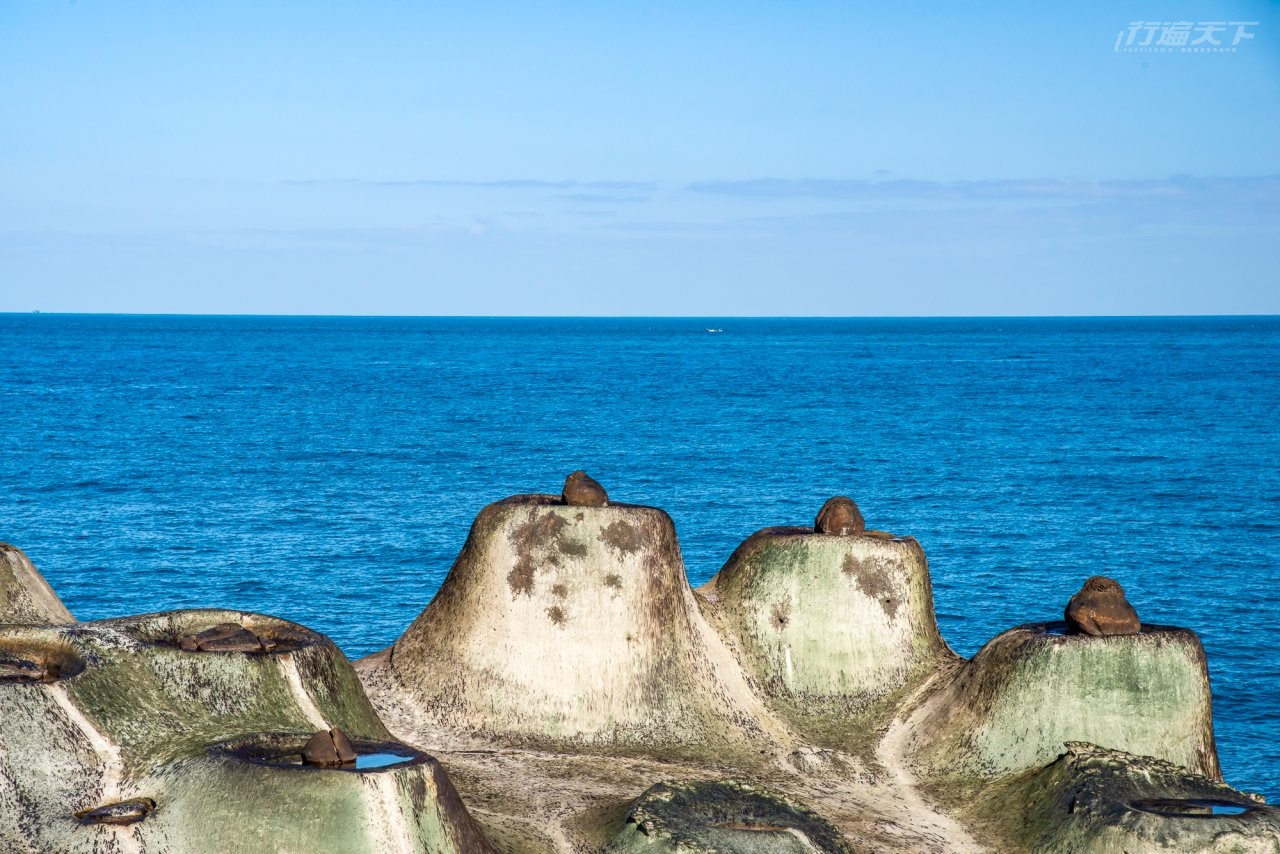 ▲燭台石的造型挺為可愛，就位於海岸邊，風浪過大的時候還不能接近欣賞呢。
