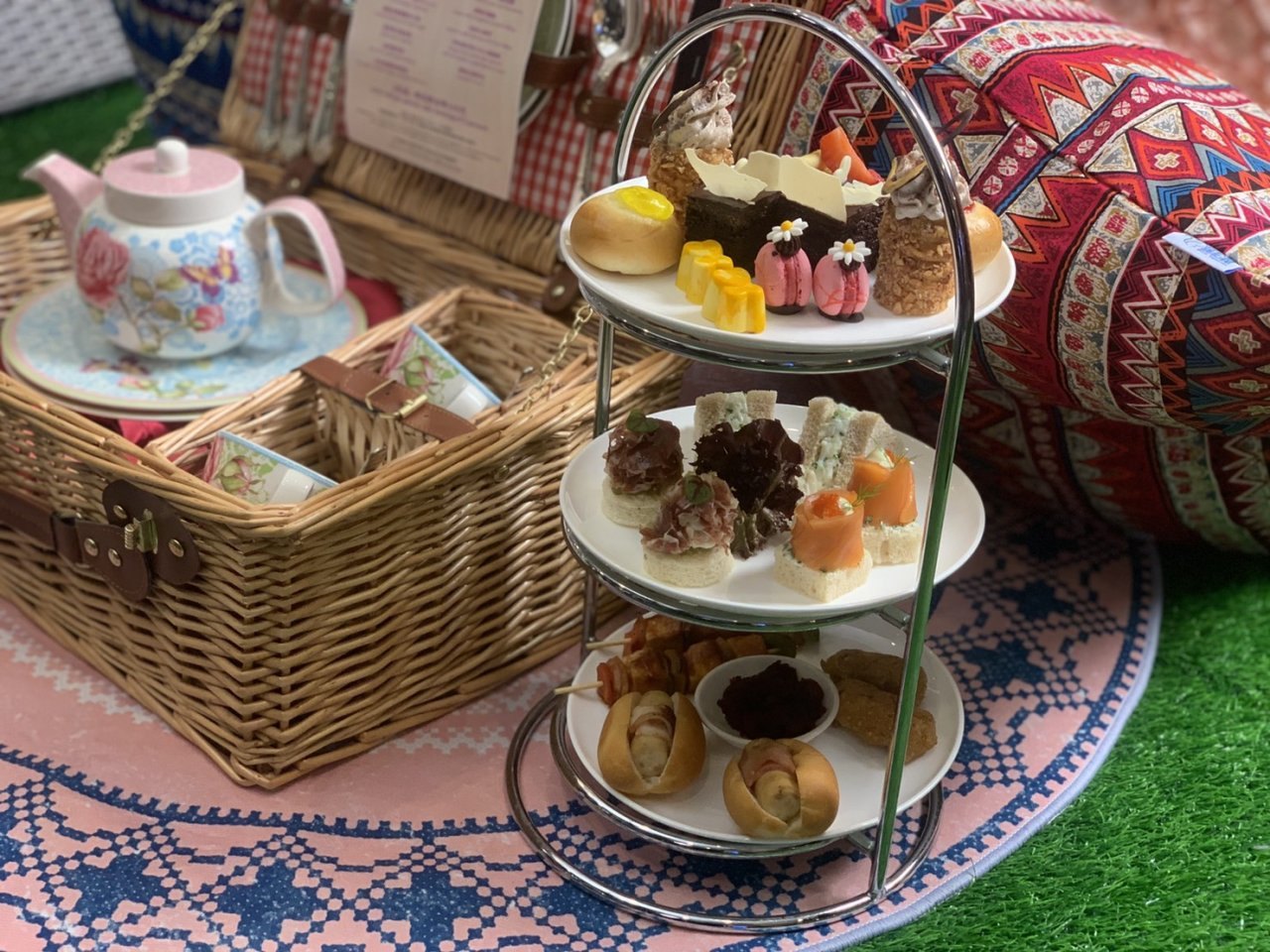 ▲不但可以在甲板上逛波西米亞市集、享用捷克、布拉格等異國美食、泳池畔風格帳篷野餐、波希米亞風最佳造型大賽等。