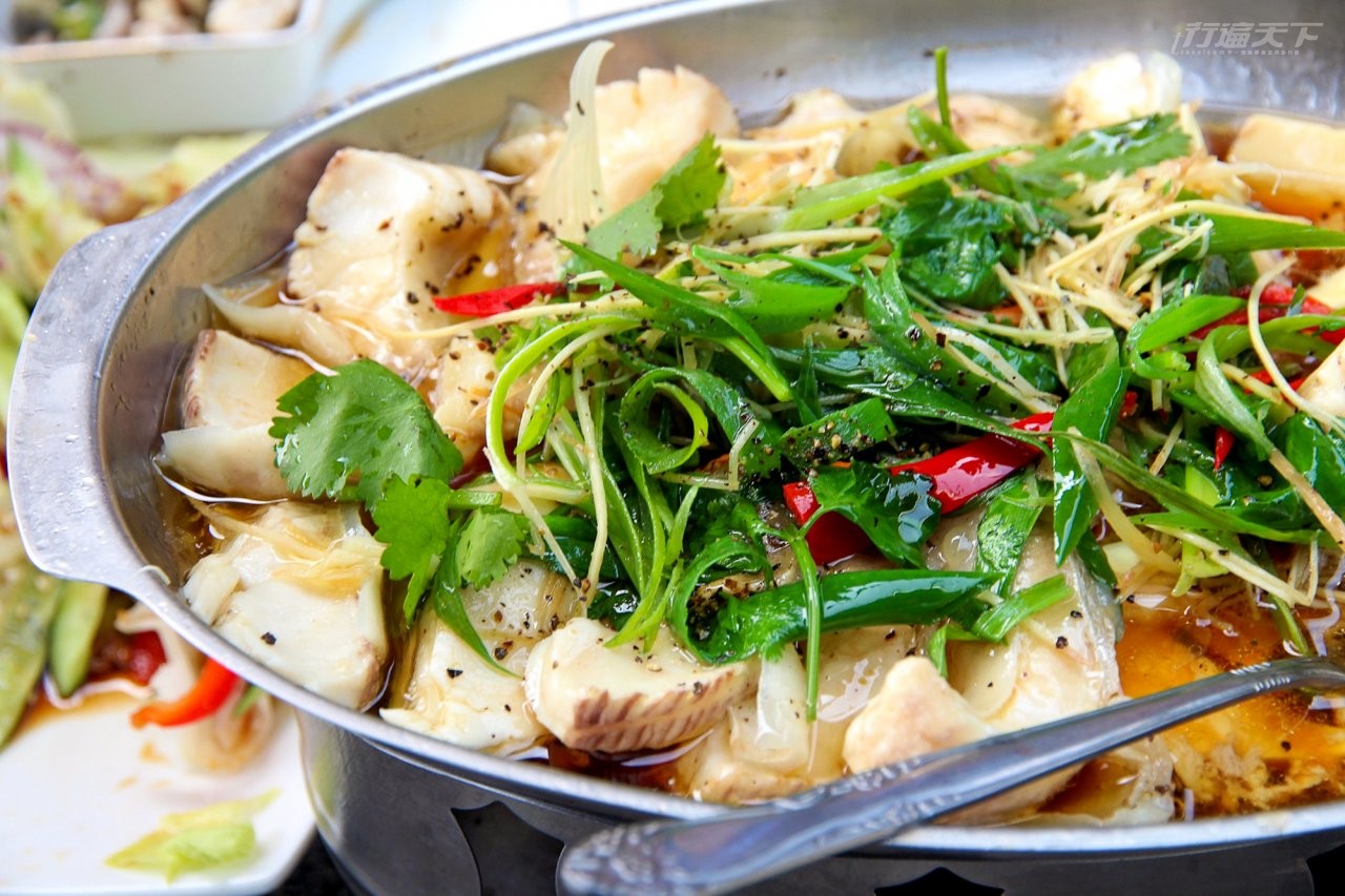 ▲以山泉水養殖的鱘龍魚,清蒸就很鮮美Q彈。