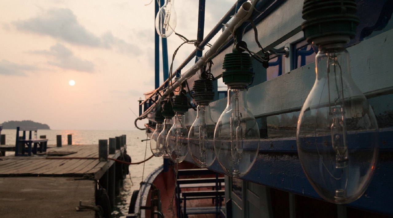 ▲花火節期間來澎湖釣完小管還能直接在船上欣賞煙火，雙重體驗一次享受。