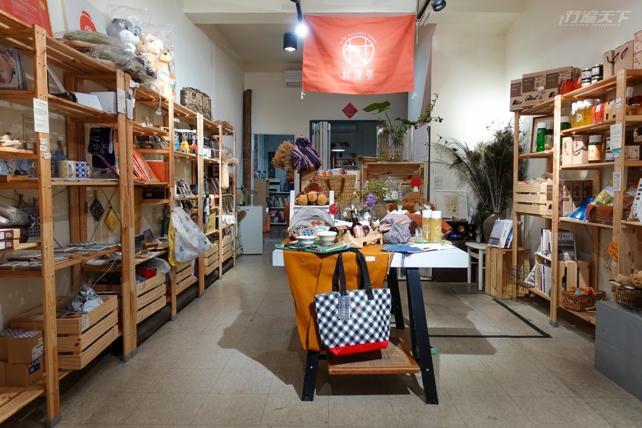 ▲金門好物入口平台—村復號有許多文創商品,連金門當地特色水獺玩偶都有。