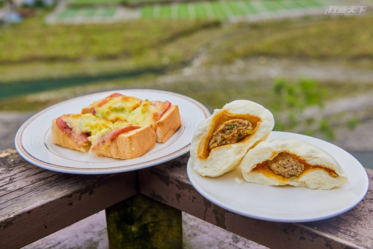 ▲棲蘭山莊的馬告肉包、三星蔥焗烤厚片都是人氣小點。