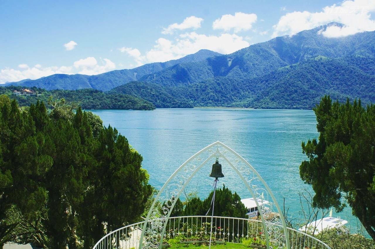 ▲耶穌堂是過去元首禮拜祈禱的而建造的羅馬柱式建築,視野極佳。