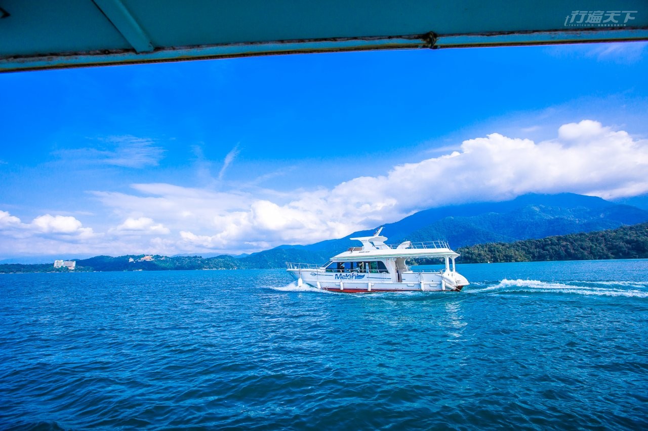 ▲搭船遊湖不但可以悠閒看遍日月潭美景,還能聽船家風趣的解說。