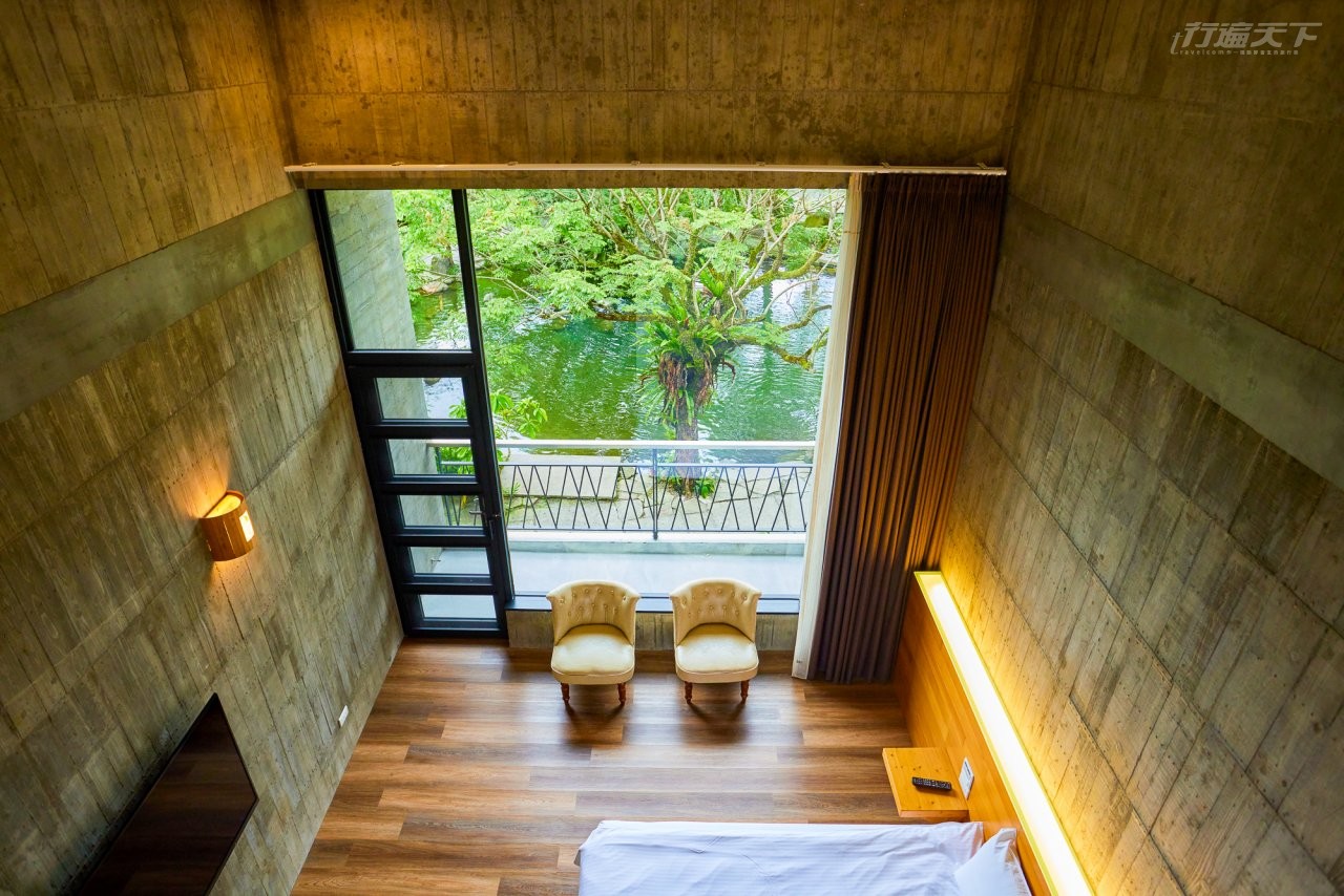 ▲綠樹環繞清水模旅宿,享受一方清幽。