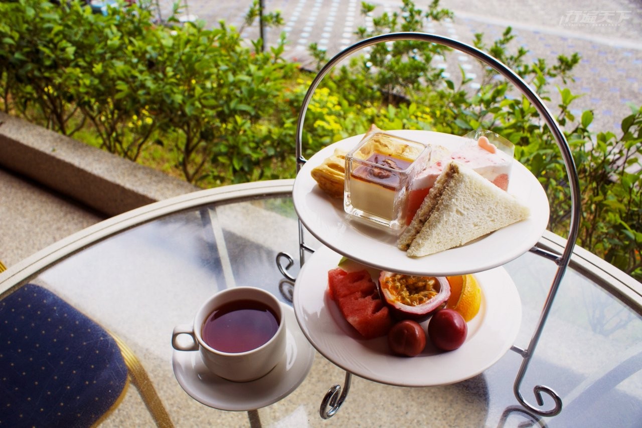 ▲大淶閣鄰近水社碼頭湖畔,擁有日月潭最佳的觀景視野,伴隨波光瀲灩的潭面景緻,靜心品茗紅玉紅茶特有的香氣。