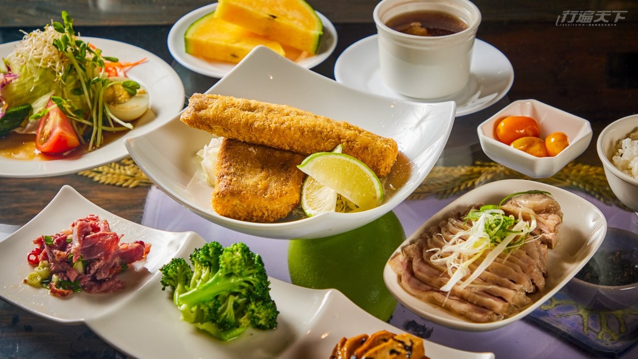 ▲農場提供蔥油雞、鬼頭刀魚排等套餐,逛累肚子餓也不怕。