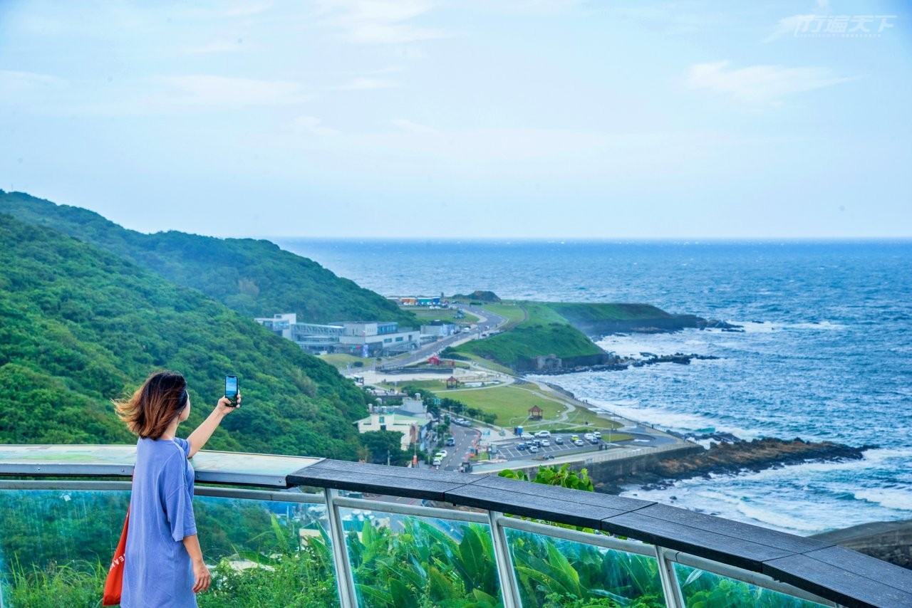 ▲登高容軒步道頂端能俯瞰基隆八斗子景致。