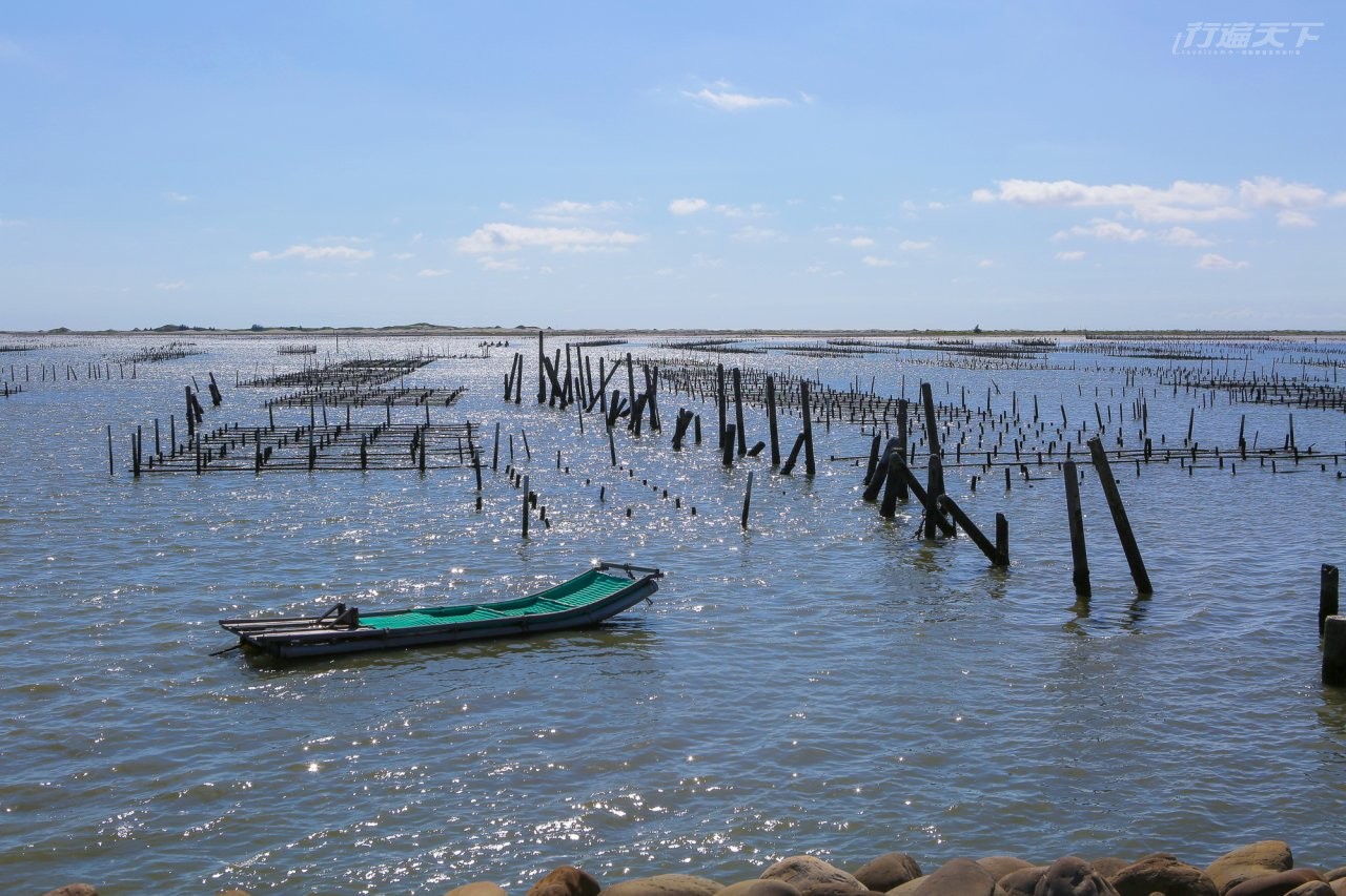 ▲台61線西濱快速道路也能看見當地特有的養蚵奇景。
