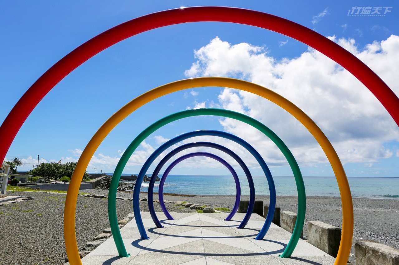 ▲旭海漁港的另一處打卡熱點是彩虹環。
