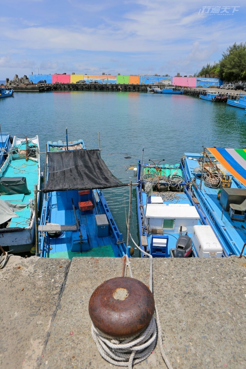 ▲山海漁港繽紛的色彩與停泊漁船相映成趣。