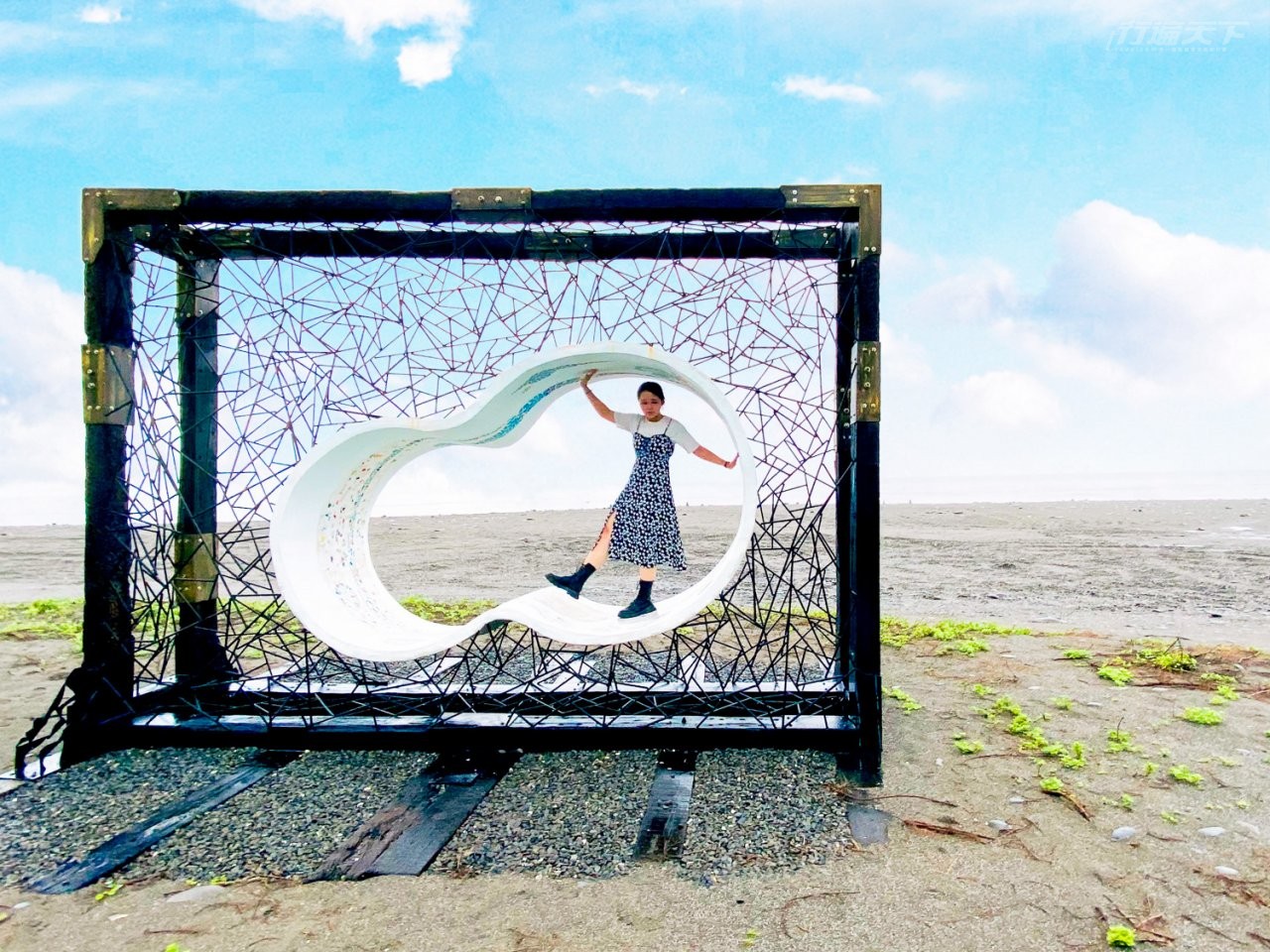 ▲《南迴藝術季—Sicevudan從這出發》位於金崙海灘的作品《方圓之間》出自藝術家哈拿，葛琉。