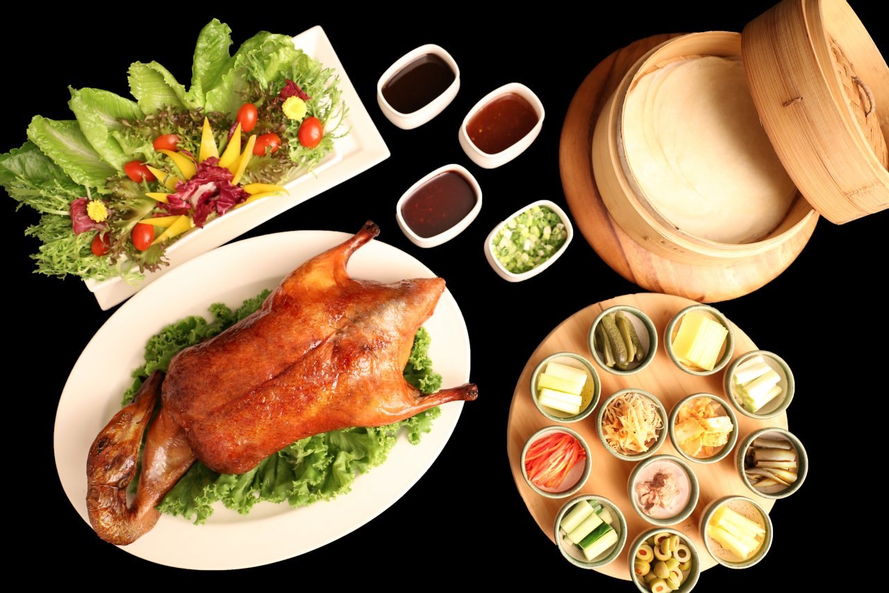 ▲台糖長榮酒店(台南)招牌必吃的一鴨三吃:一吃「片皮鴨」、二吃「炒」、三吃「湯」。(圖/台糖長榮酒店提供)