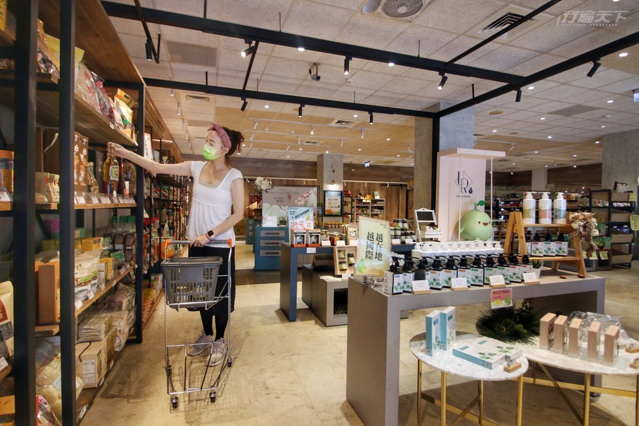 ▲顛覆傳統超市印象,改裝後的展售空間令人眼睛一亮,既文青又時尚。