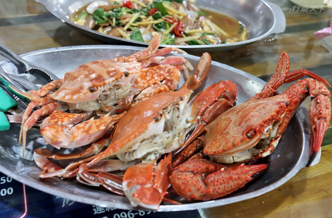 ▲清蒸的花蟹、三點蟹、石蟳(由左至右),口感、甜度各不同。