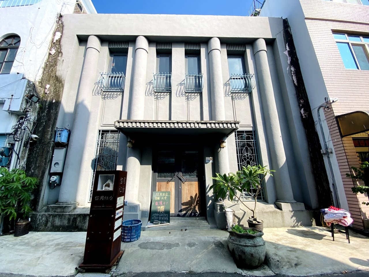 ▲前身為日治時期銀行的恆春信用組合,現在是一所結合了民宿、咖啡廳、餐廳、酒吧的複合式空間。