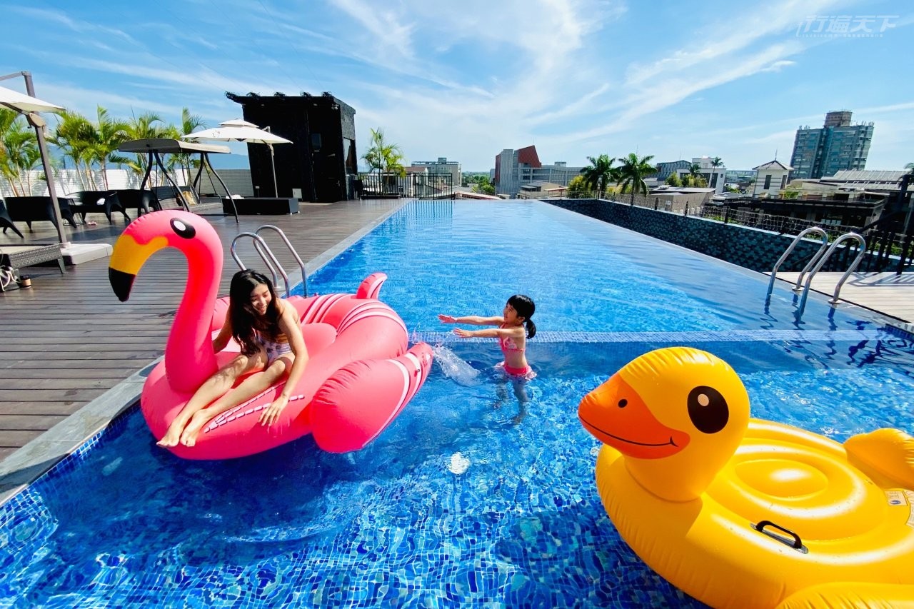 ▲視野開闊的松清泳池,可以盡情享受陽光的洗禮。