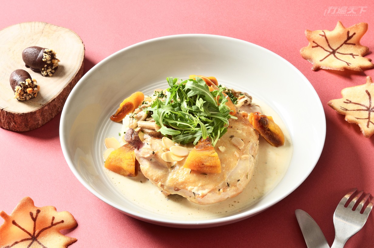 ▲煙燻奶油柿子燴雞與白花椰米是帶骨雞胸煎至表皮金黃，加入古法日曬的柿餅與煙燻奶油醬汁一起燴煮收汁，撒上蔓越莓乾與杏仁片，創作出秋日的溫潤厚實、酸甜層次。（圖片提供：gonna共樂遊）