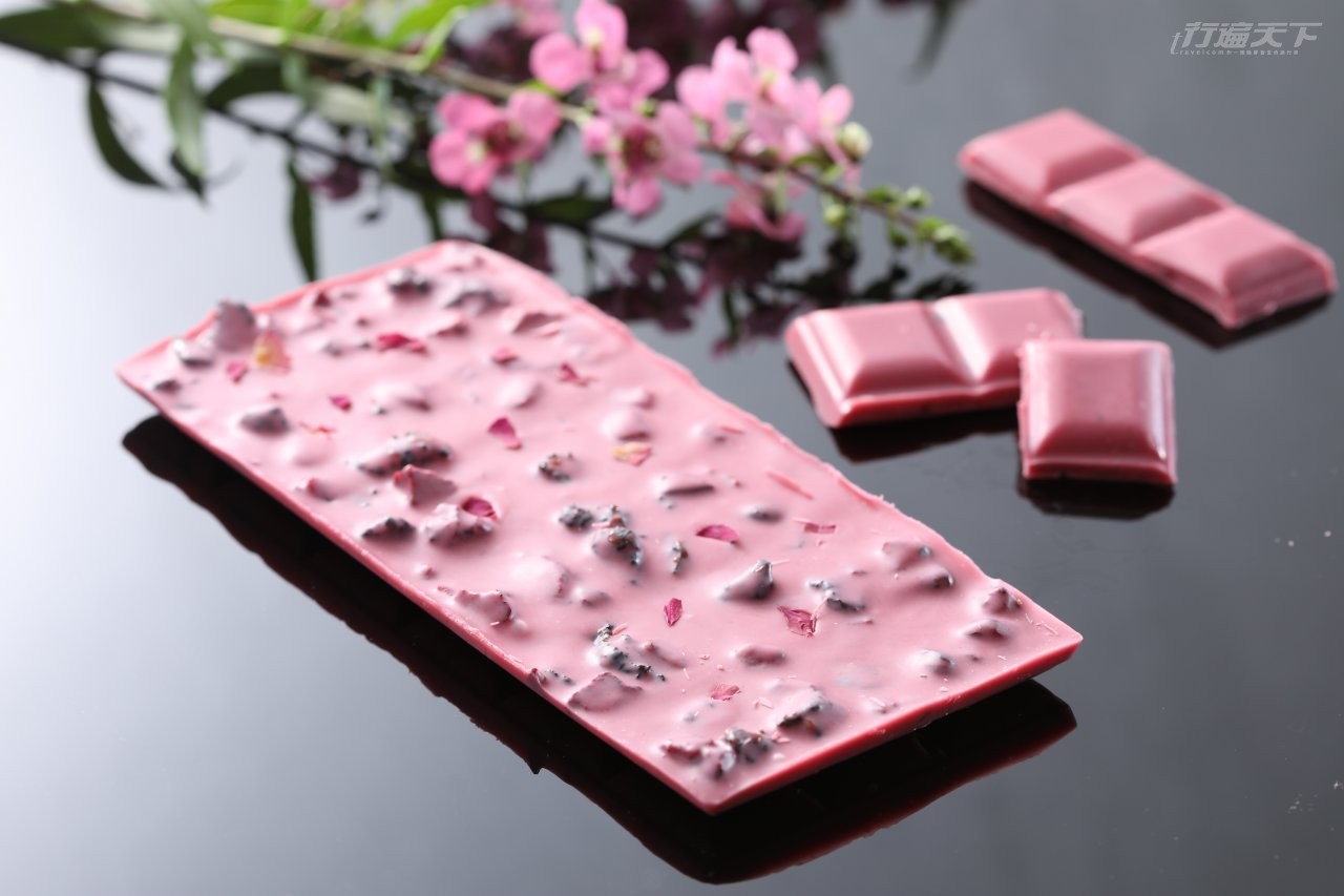 ▲白巧克力-台灣桑葚,是繼2019年競爭激烈的白巧克力霸組出現首位華人得獎之後,2020-21再度在白巧克力霸奪獎。這款具有乾燥玫瑰色澤的巧克力柔美成熟,深具時尚感。