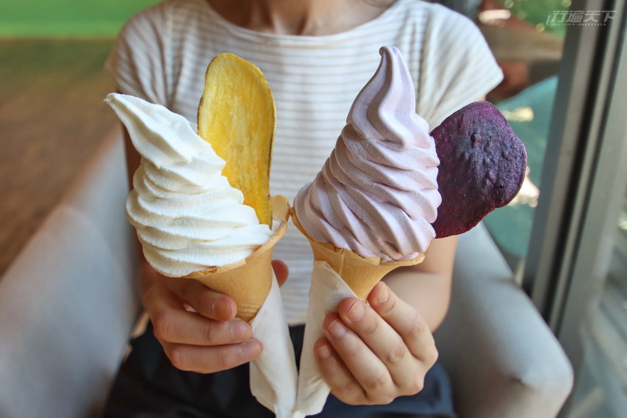 ▲牛奶及紫薯霜淇淋，是汪汪地瓜園地瓜故事館的人氣商品。