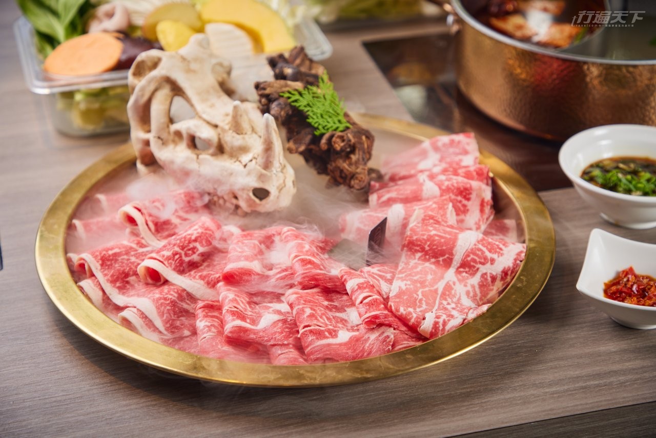 ▲享牛拼盤,一次可以吃到2種不同部位的牛肉。