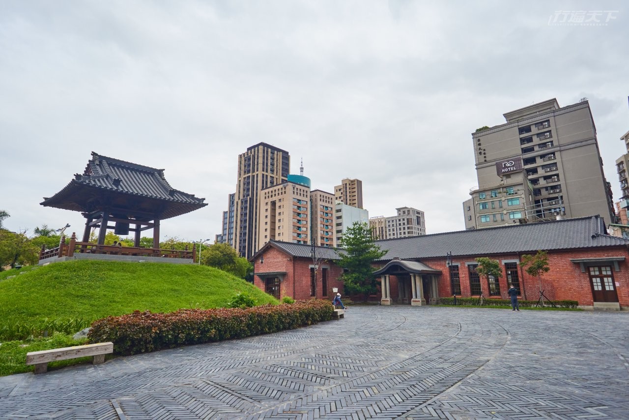 ▲西本願寺的日式建築群是熱鬧的萬華少有靜謐休憩之所。