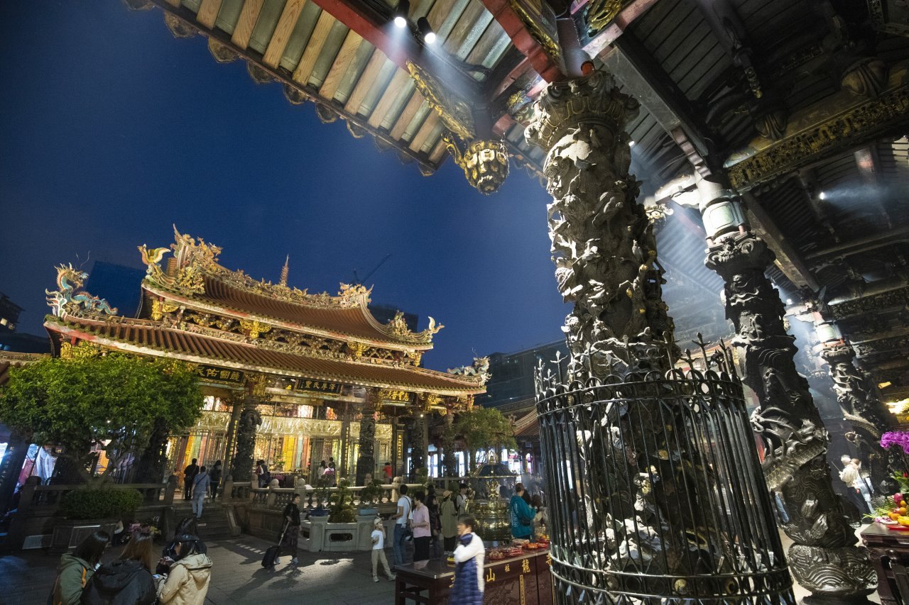 ▲國家二級古蹟龍山寺,是萬華最動人的建築工藝。(圖片提供:台北凱達大飯店)