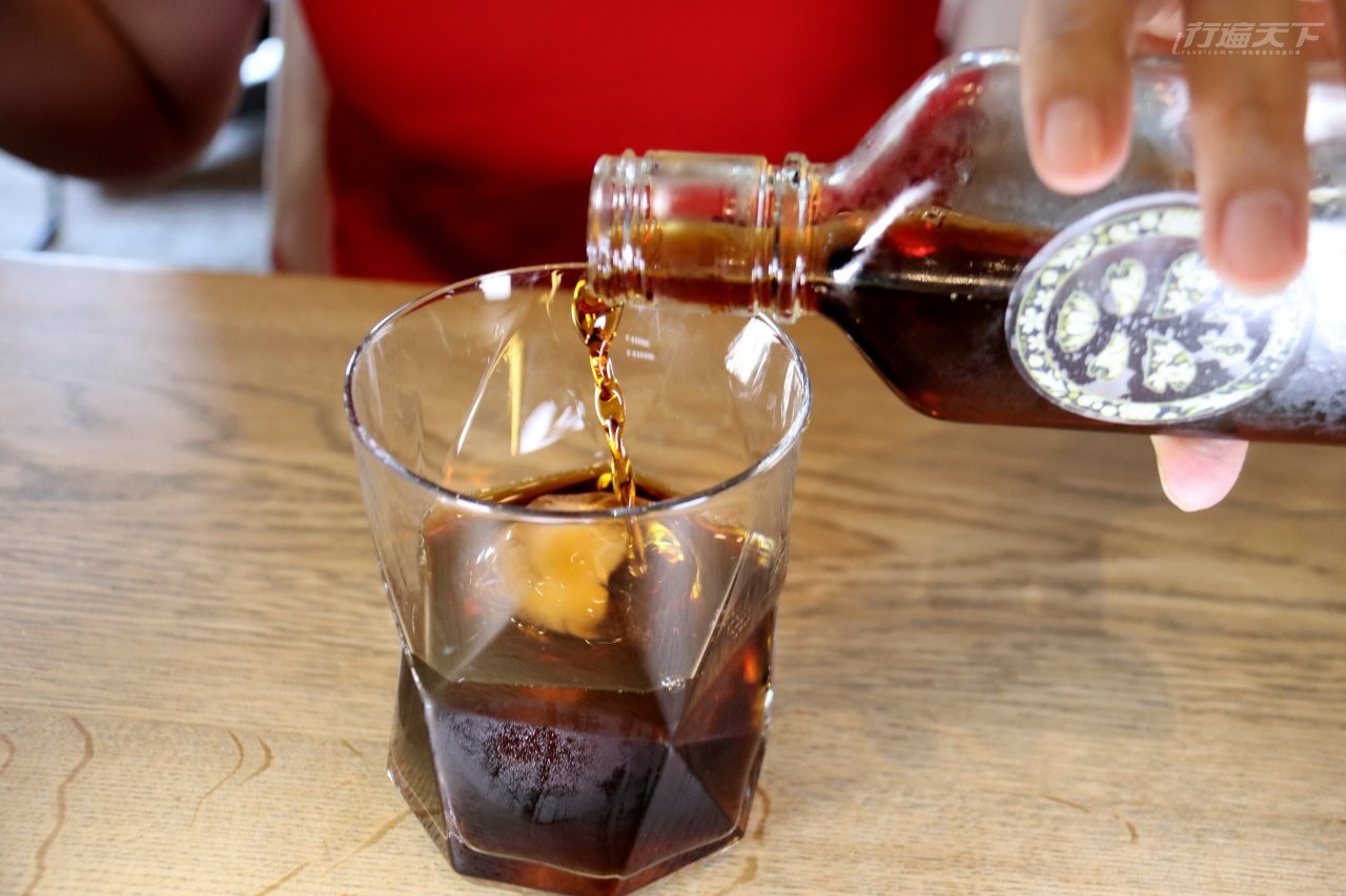 ▲冰滴咖啡附有一大顆冰球,讓人光是看就清涼無比。