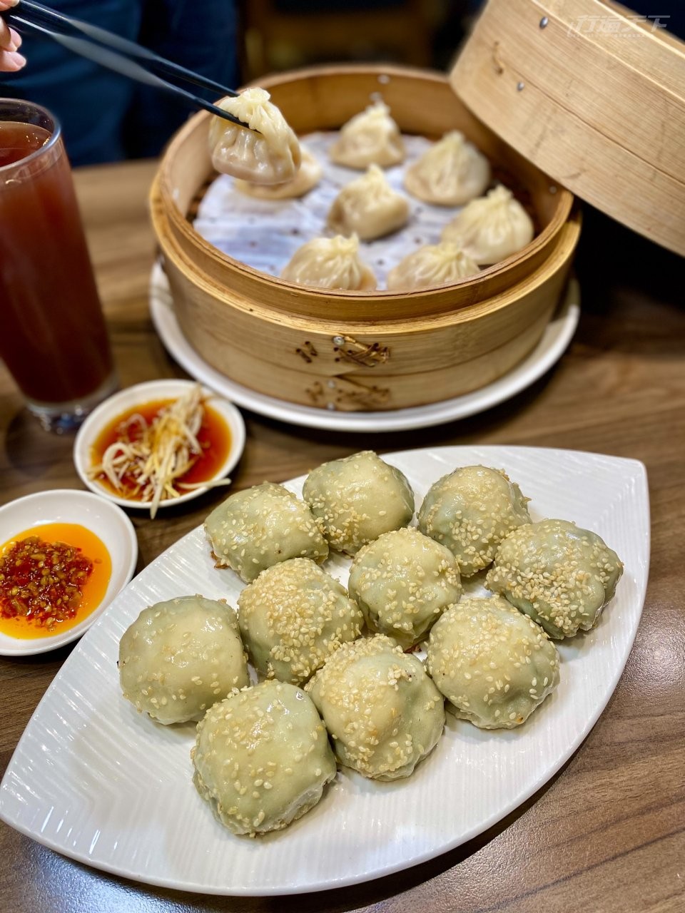 ▲「滬舍餘味」的上海風味鮮肉生煎與小籠包滋味道地,米其林指南也推薦。