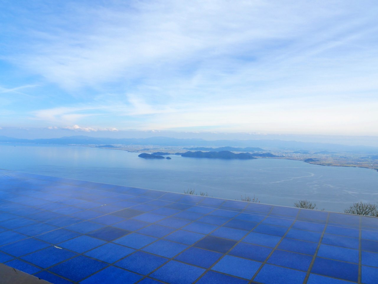 ▲「琵琶湖Terrace」成為年輕人的人氣景點,最近更成為社群軟體上拍攝網美照的新寵兒。