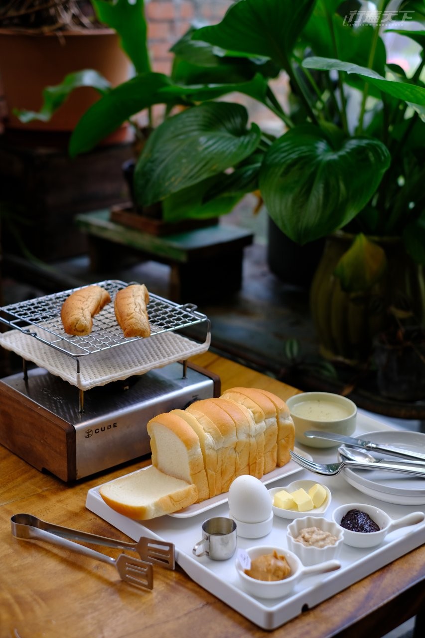 ▲正興街最人氣的花樓餐廳,自己動手烤吐司好玩又好吃。