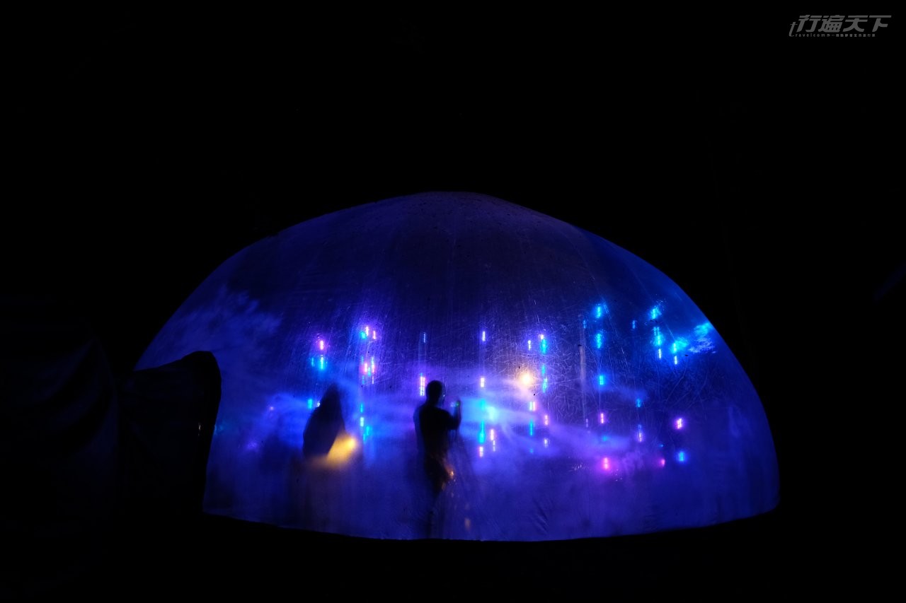 ▲黃子儇的作品《爆破邊界》可以走入球體內部。