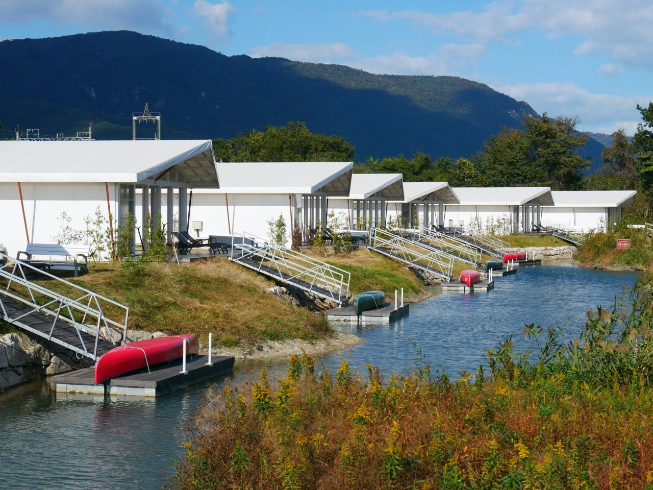 ▲遊客可從「everglades琵琶湖」度假村房間露台的私人碼頭泛舟出航,親近大自然並享受陽光。