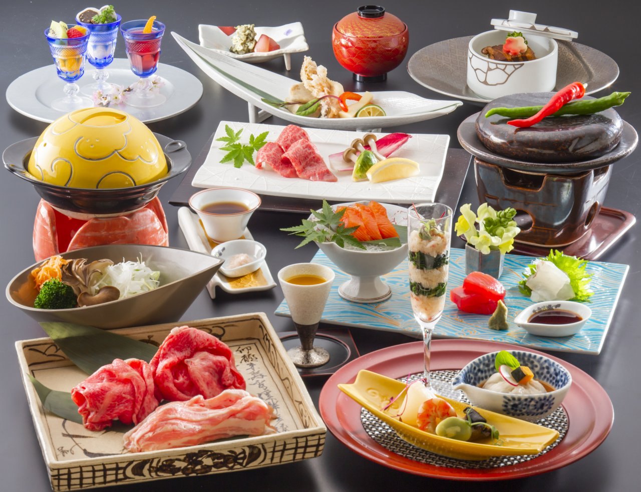 ▲令人期待的旅館料理,晚餐從餐前酒、時蔬、生魚片、烤肉、鍋物、飯後甜點都相當豐盛,使用的在地食材讓旅客體驗季節感,更可理解到滋賀是食材的寶庫。