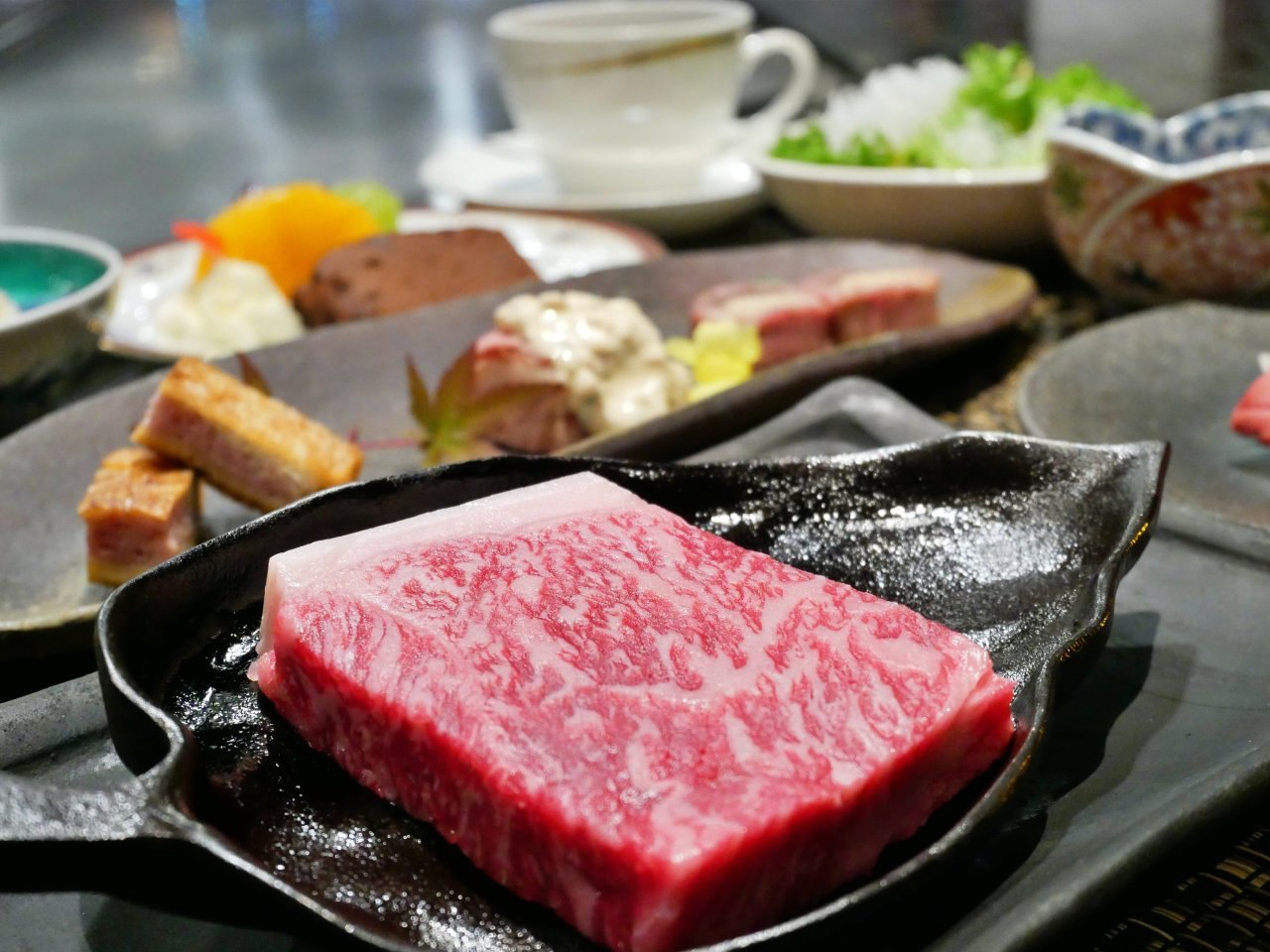 ▲近江牛特色為脂肪溶點較低,口感較不油膩且油花分布均勻。