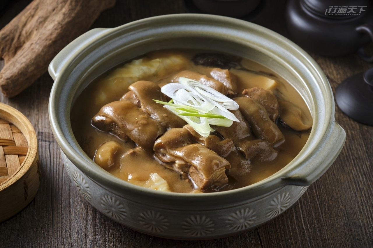 ▲古法羊腩煲:溫補又暖身,以枝竹搭配,枝竹就是捲起來的腐皮,再以腐乳與柱侯醬調味,慢火燉足,最後才猛火收汁。這道菜極為下飯下酒,吃完羊腩後的湯汁還可以拌麵。