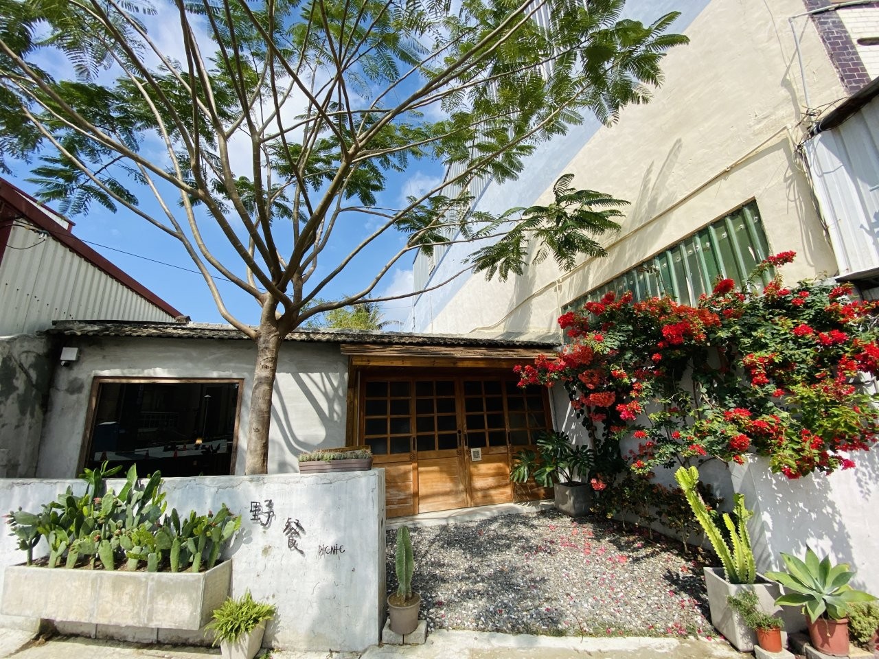 ▲野餐Picnic提供野餐道具租借,店內還有販售飲料和輕食。