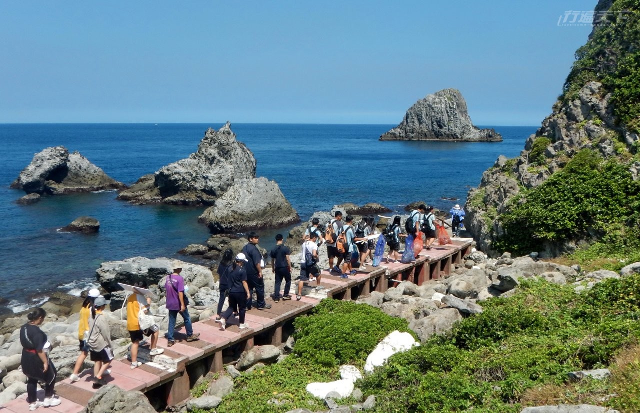 ▲460公尺長的濱海步道，可一路探賞奇岩怪石。