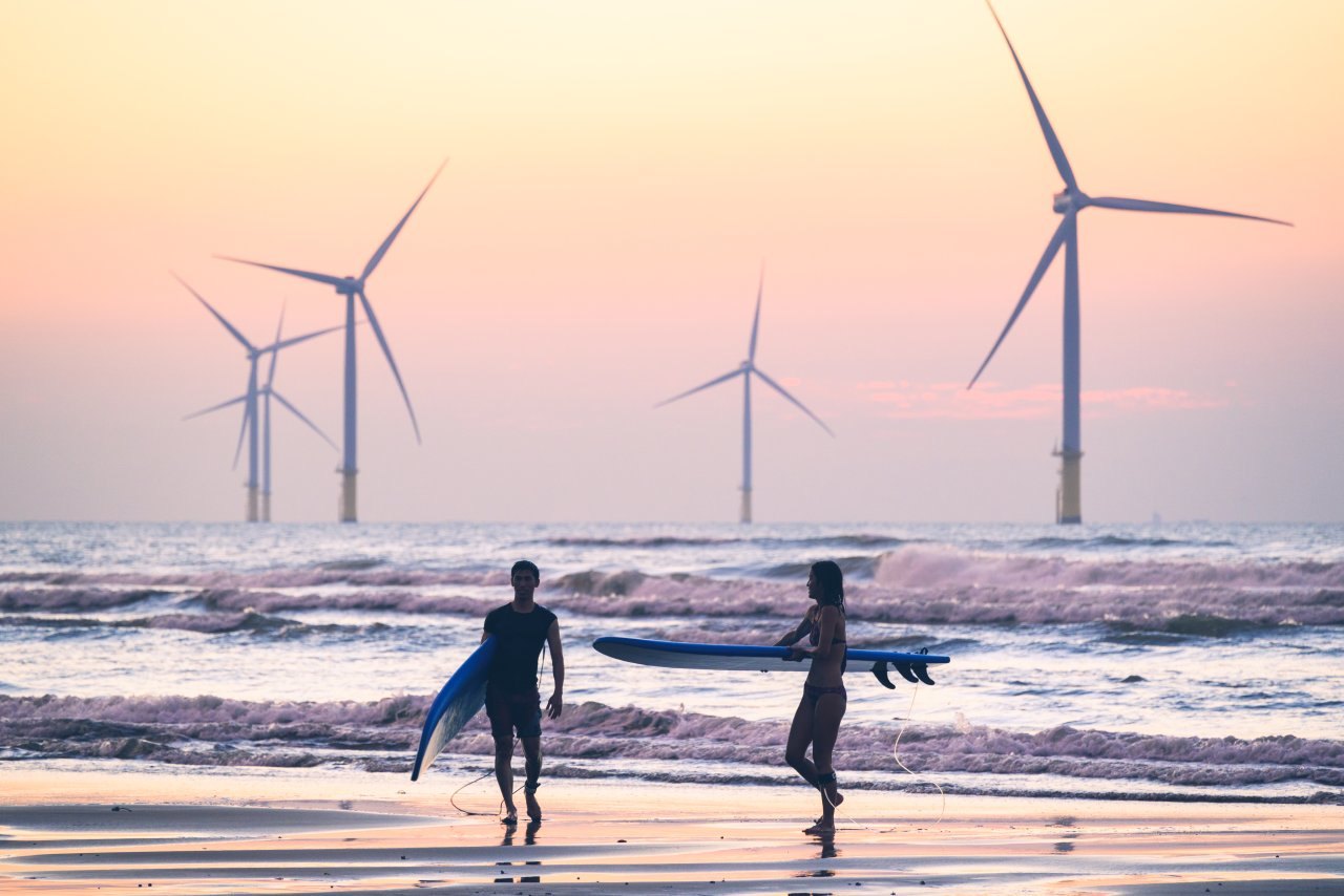 ▲可以海上風機為背景拍出美照。(圖片提供:火花羅)